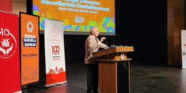 Samsun'da klinik psikolog Dr. Selçuk Duman psikolojik danışma seminerinde sunum yaptı