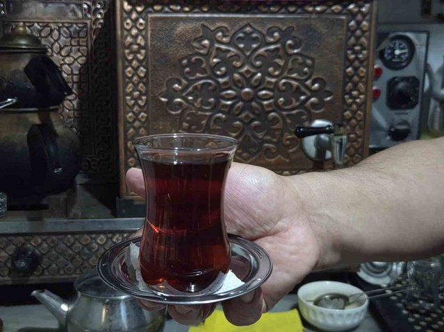 Samsun'da revize zam sonrası kahvehanede çay 20 TL'ye, çay ocağında 15 TL'ye yükseldi