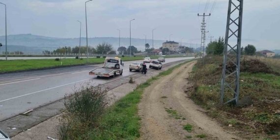 Sinop'ta Taşmanlı mevkisinde iki otomobil çarpıştı, 1'i bebek 5 kişi yaralandı