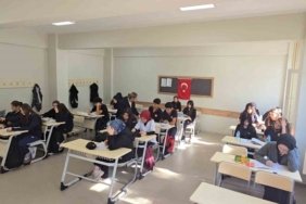 Vezirköprü'de 17 yaşındaki öğrenci hastanede staj ve amatör liglerde hakemlik yapıyor