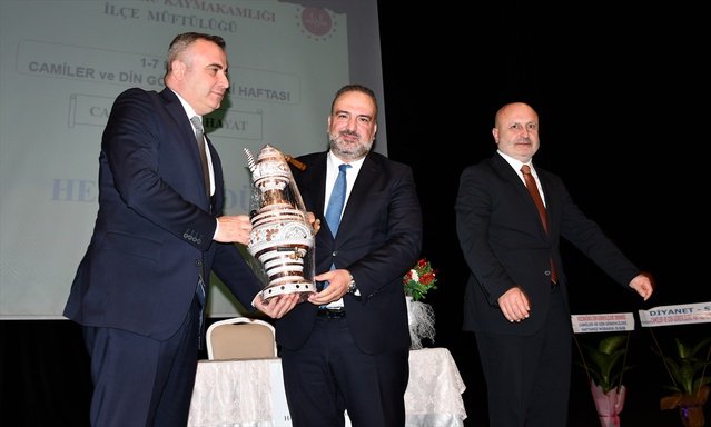 Vezirköprü'de Din Görevlileri Haftası'nda Eşmeci'ye teşekkür belgesi verildi