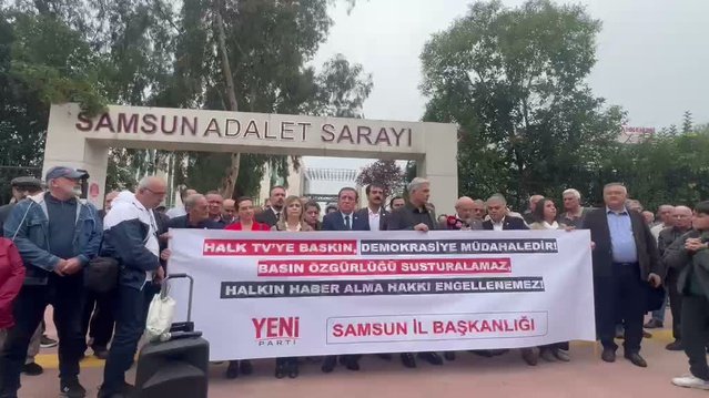 YENİ Parti Samsun, Halk TV'ye kayyım atanmasına Adalet Sarayı önünde tepki gösterdi