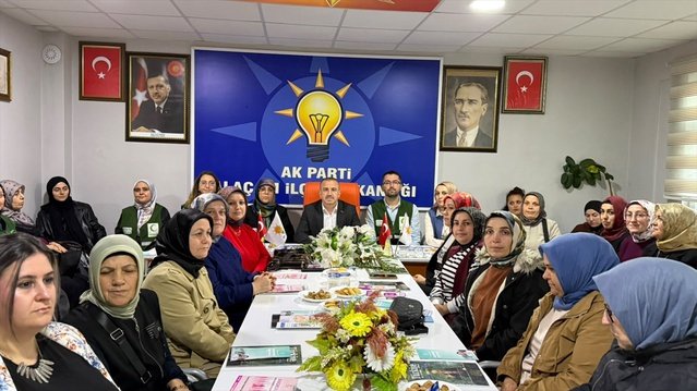 Yeşilay Alaçam'da AK Parti ve MHP'de kadınlara bağımlılık ve meme kanseri eğitimi verdi